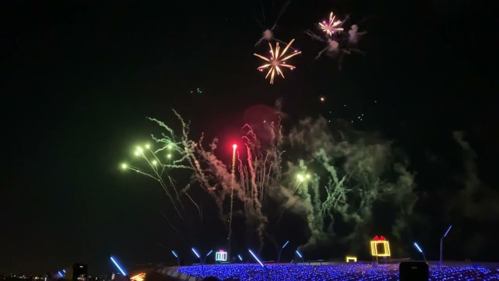 大さん橋20時より、サプライズ花火と横浜ヨルノヨのみなとみらいの様子をライブ配信してみます😊