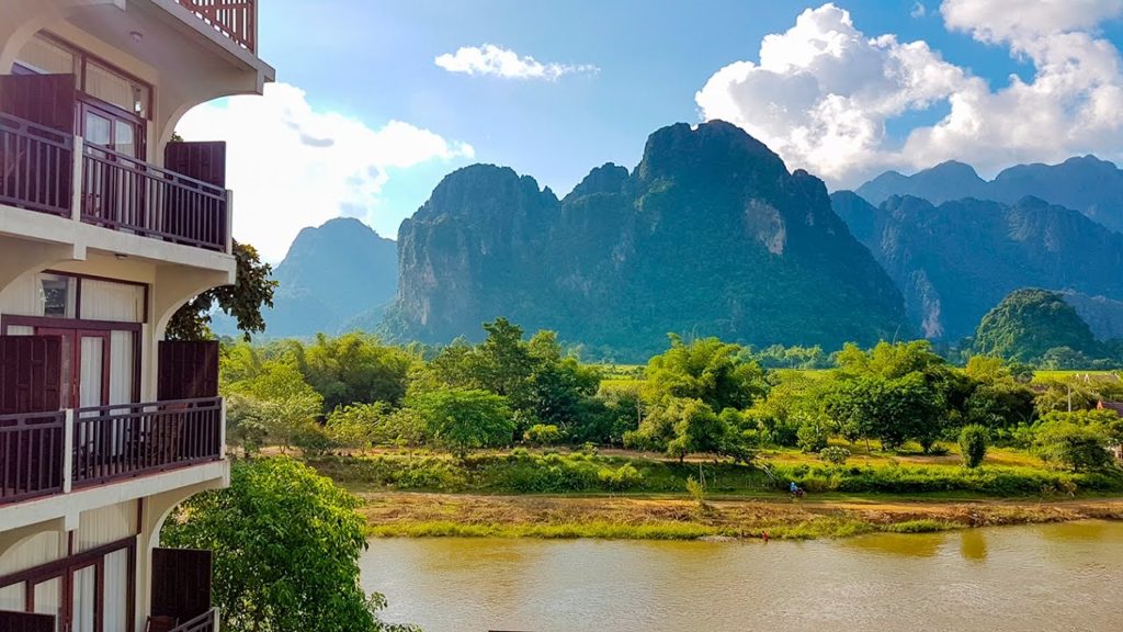 Silver Naga in 360 degrees