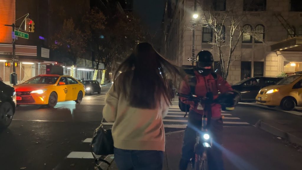 NYC Christmas Walking Tour | Upper East Side Lights | December 2021