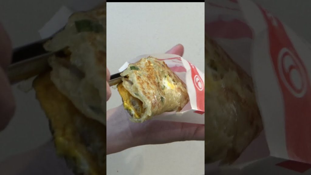 [Shorts] Green onion pie 忠将葱抓餅 - Japanese street food #Shorts