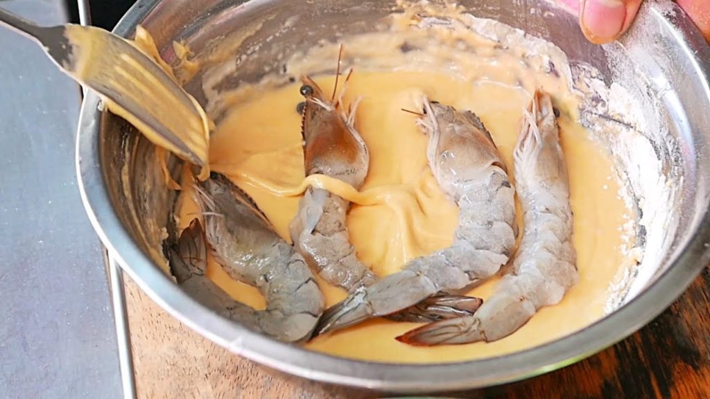 Cambodian Street Food - GIANT EGG BATTERED PRAWNS Phnom Penh Cambodia