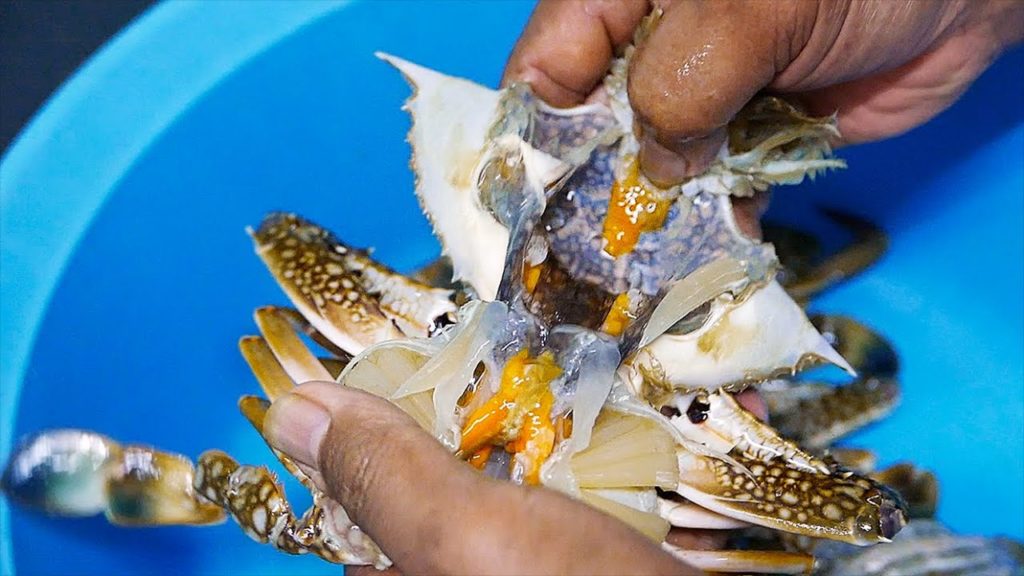 Thai Food - CRAB AND EGG CURRY Aoywaan Bangkok Seafood Thailand