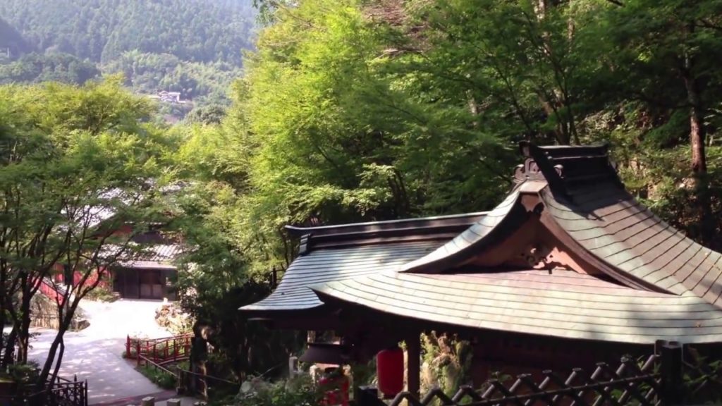 Kyushu Travel loves Nanzoin Temple on the outskirts of Fukuoka City.
