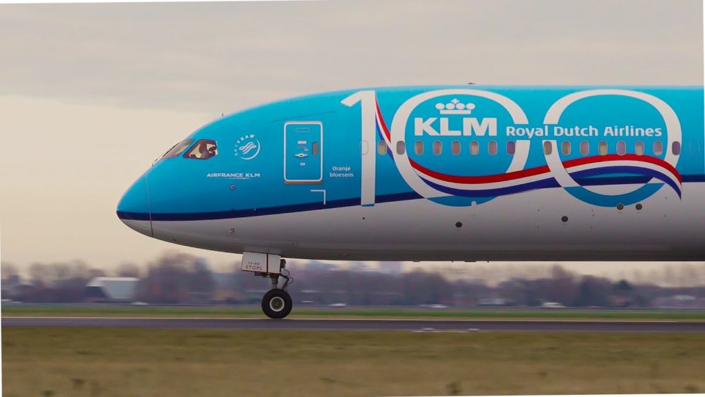 ICE COLD AMSTERDAM AVIATION | 20 Departures in Freezing Temperatures | Schiphol Plane Spotting