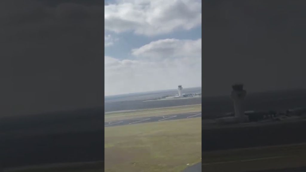 How to Travel : Plane taking off ✈️ How to Travel : Plane taking off ✈️