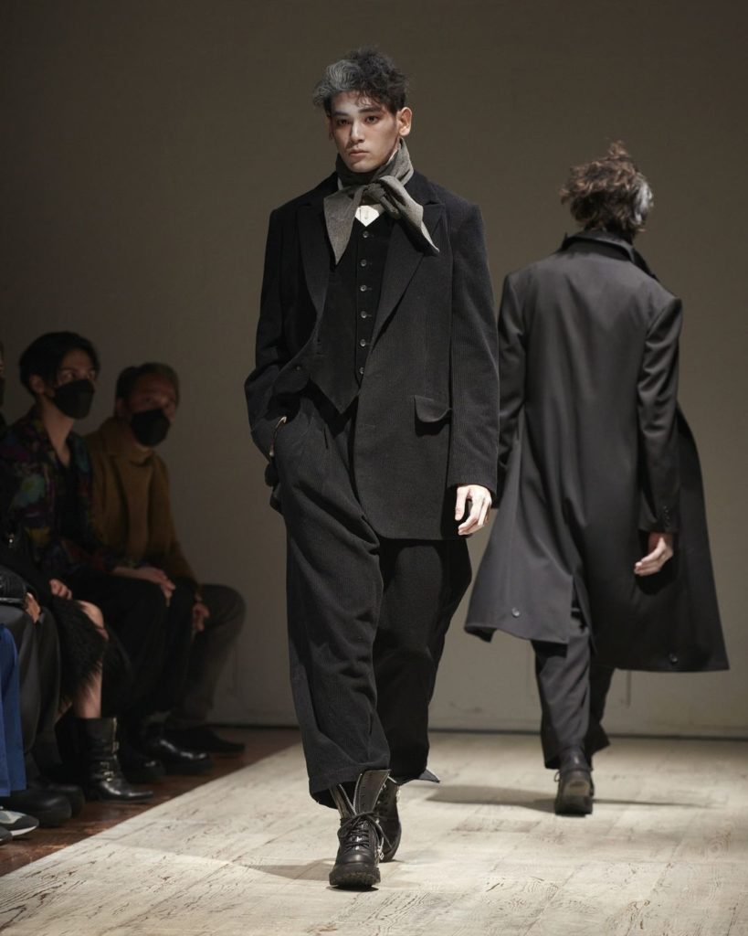 #YohjiYamamotoPOURHOMME AW22-23 Collection⁠
⁠
#YohjiYamamoto⁠
#AW22⁠
#PMFW⁠
⁠
L0...