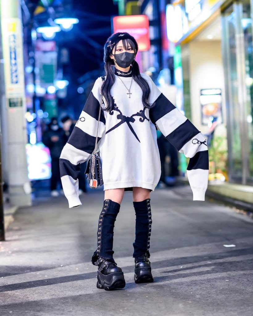 Japanese fashion designer and style icon Colomo (@colomoooo.i) on the street in ...