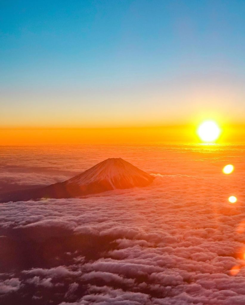 Japan Airline: .
あけましておめでとうございます
2022年最初の投稿は #富士山 と初日の出 本年もどうぞよろしくお願いします
#NewJourneyJanuary
… .
あけましておめでとうございます
2022年最初の投稿は #富士山 と初日の出 本年もどうぞよろしくお願いします
#NewJourneyJanuary
...
