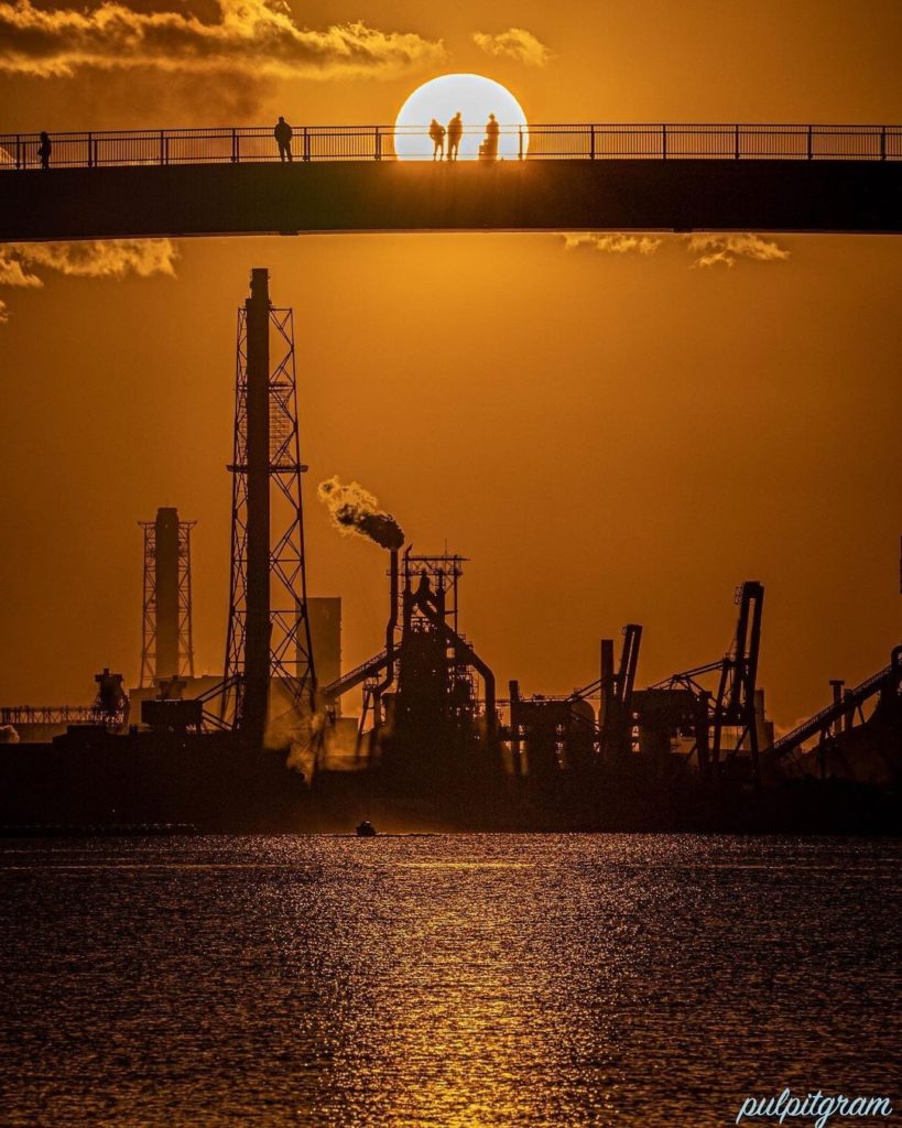 Is this the first time you've seen a beautiful factory silhouette? 
The people w...