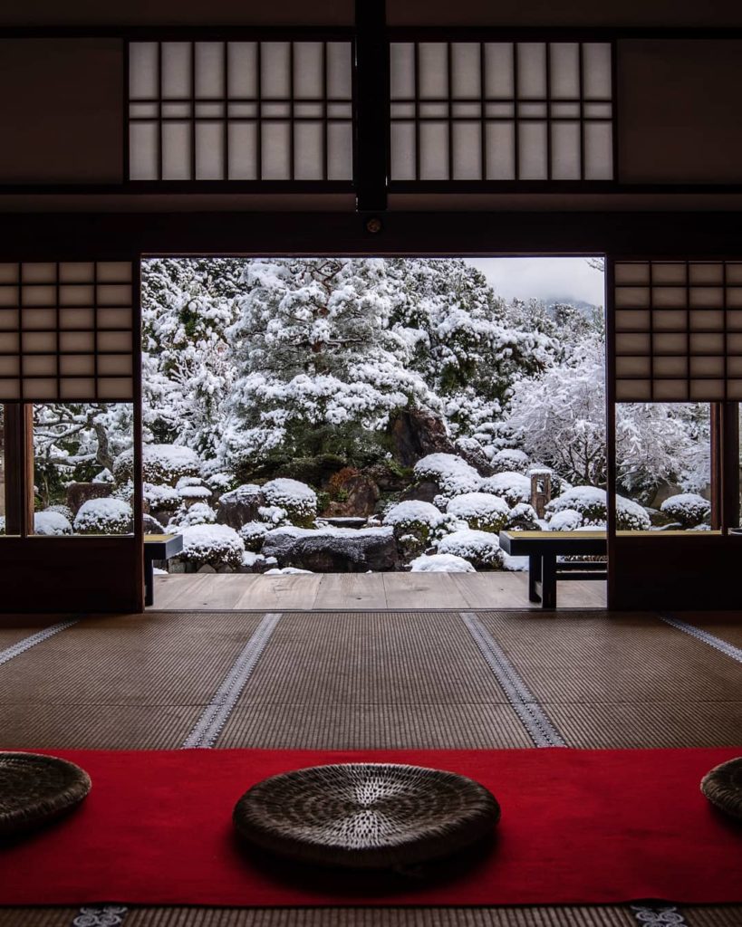 Japan Airline: .
京都 #妙満寺 の枯山水庭園「雪の庭」 
目の前に広がる雪景色に心が安らぎます
#NewJourneyJanuary  The dry landscape … .
京都 #妙満寺 の枯山水庭園「雪の庭」 
目の前に広がる雪景色に心が安らぎます
#NewJourneyJanuary  The dry landscape ...