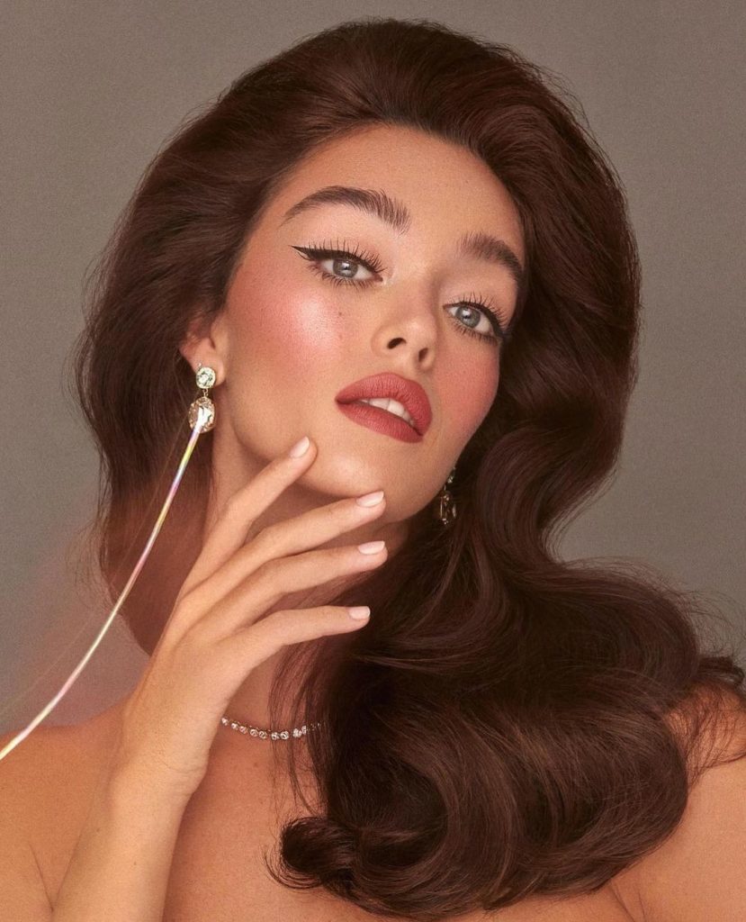 SHISEIDO: Put a fresh spin on 50s glamour like @nikki_makeup. For a camera-ready complexio… Put a fresh spin on 50s glamour like @nikki_makeup. For a camera-ready complexio...