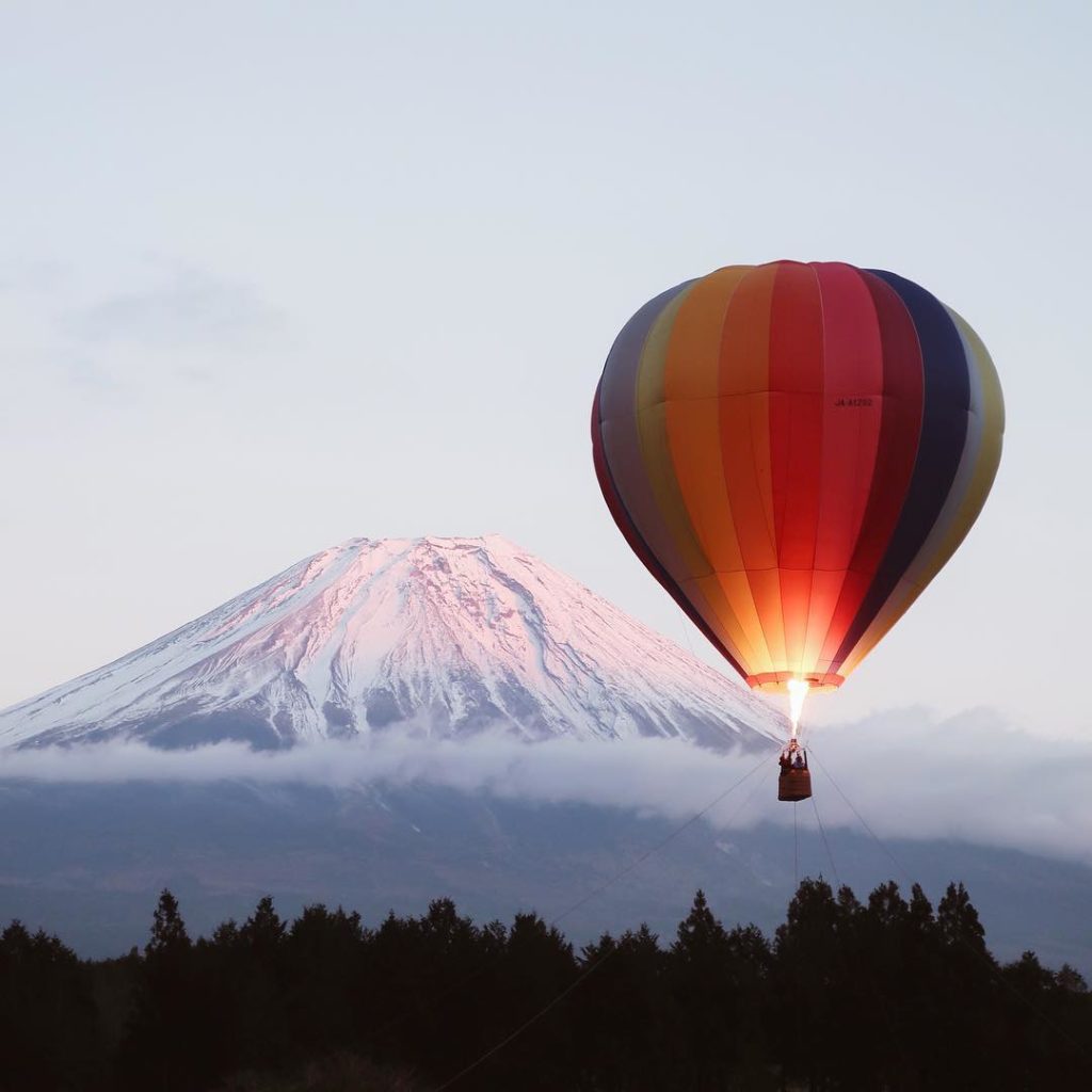 Japan Airline: .
気球に乗って #富士山 を眺めると
どんな景色が広がっているのでしょう
#NewJourneyJanuary When hot air ballooni… .
気球に乗って #富士山 を眺めると
どんな景色が広がっているのでしょう
#NewJourneyJanuary When hot air ballooni...