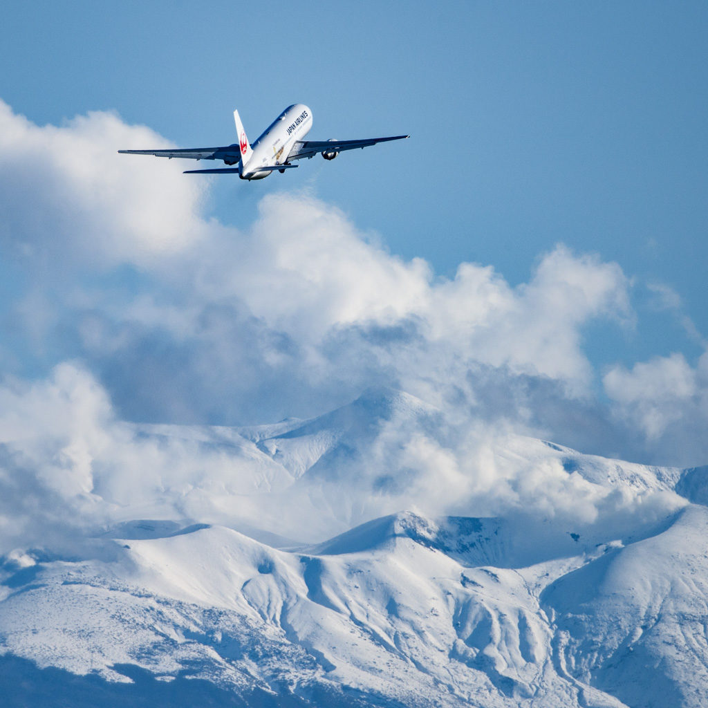 .
寒さに負けず、力強く大空を翔る #ボーイング767 
#NewJourneyJanuary  A Boeing 767 soars into the sky...