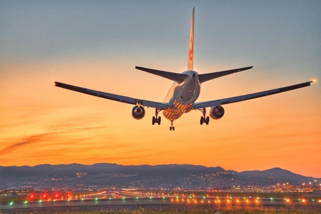 .
ボーイング767を染める
美しい夕日のグラデーション
#NewJourneyJanuary  Beautiful sunset gradients refl...