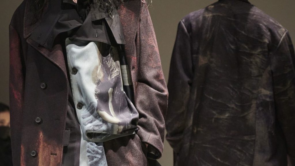 Exploring the Beauty of Melancholy⁠
⁠
#ZdzislawBeksinski⁠
#YohjiYamamotoPOURHOMM...