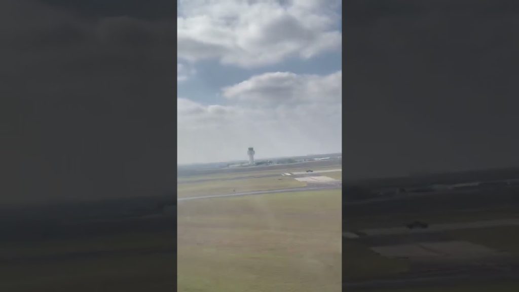 How to Travel : Plane take off