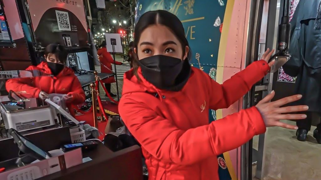 A Sweet Night at Tokyo's Extremely Popular Nightlife Spot