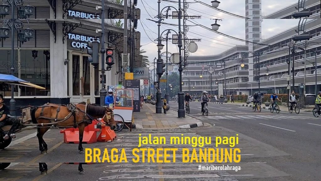 Braga Street in the Sunday Morning ∭ berjalan di suatu hari minggu pagi di Jalan Braga Kota Bandung Braga Street in the Sunday Morning ∭ berjalan di suatu hari minggu pagi di Jalan Braga Kota Bandung