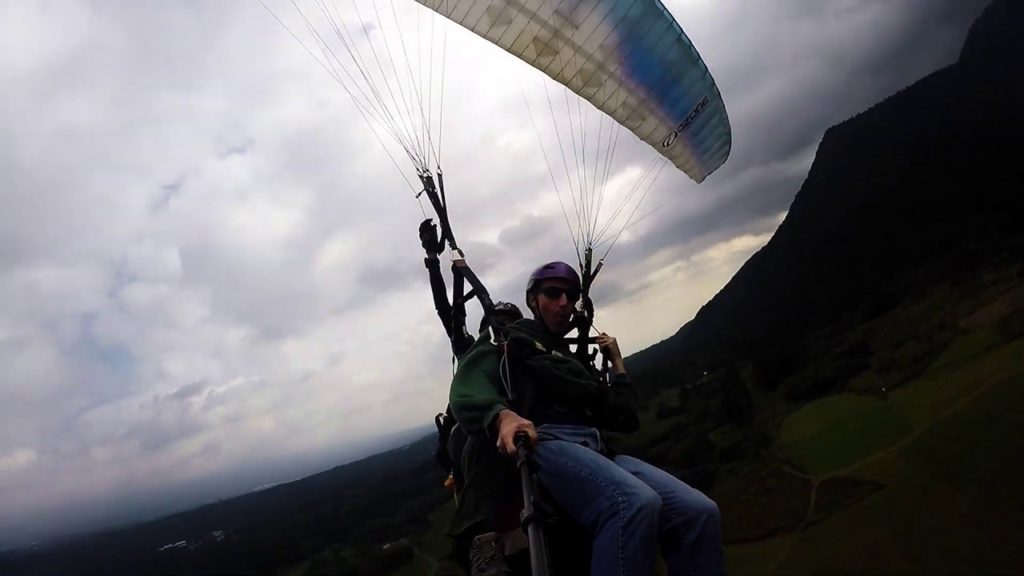 Paragliding by Mount Fuji
