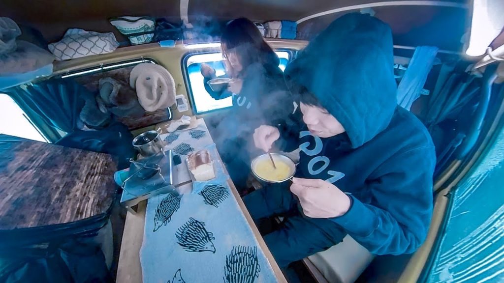 【−18℃】厳冬の車中泊。凍る軽自動車で過ごす夫婦の一日。 【−18℃】厳冬の車中泊。凍る軽自動車で過ごす夫婦の一日。