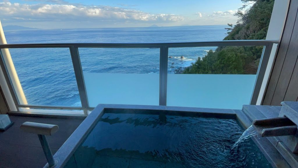 【伊豆 稲取温泉】《食べるお宿 浜の湯》521号室 露天風呂付きスイートルーム「風音」のお部屋