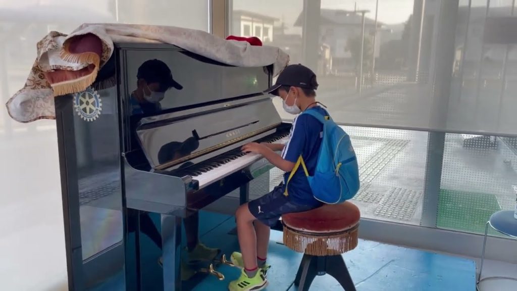 田沢湖駅　ストリートピアノ