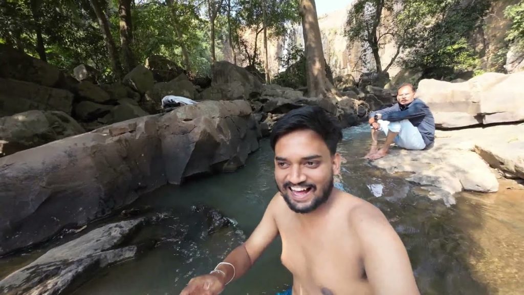 Kya is jharne me naha paenge? 🥺 Chhattisgarh ka famous kosa silk 😍