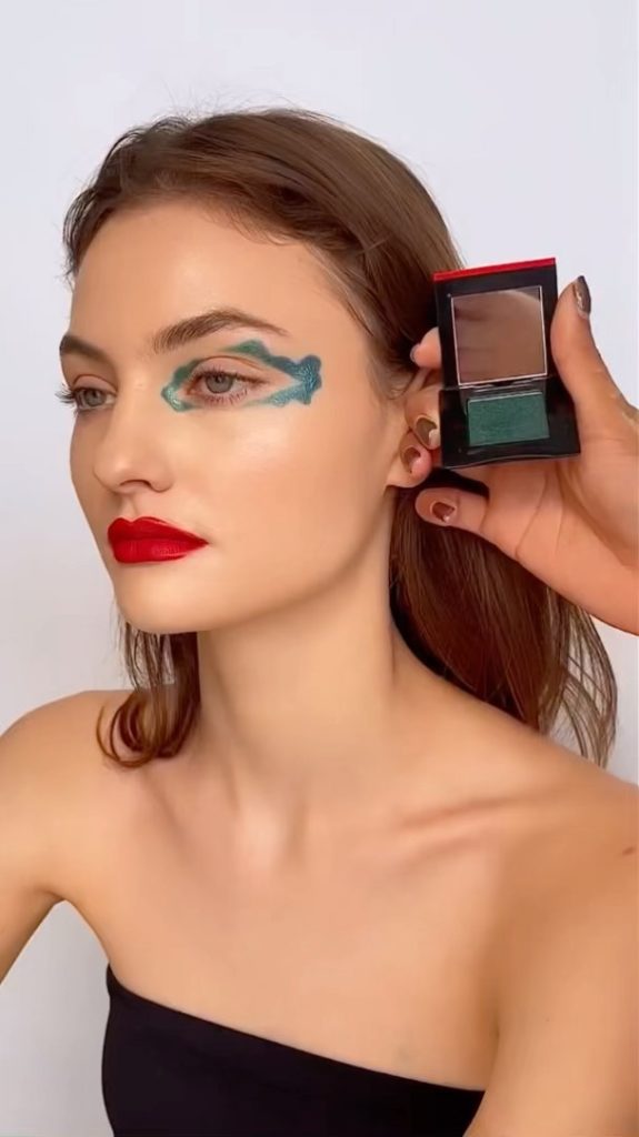 SHISEIDO: Make waves like @makeupbyamrita using POP PowderGel Eyeshadows in Zawa-Zawa Gree… Make waves like @makeupbyamrita using POP PowderGel Eyeshadows in Zawa-Zawa Gree...