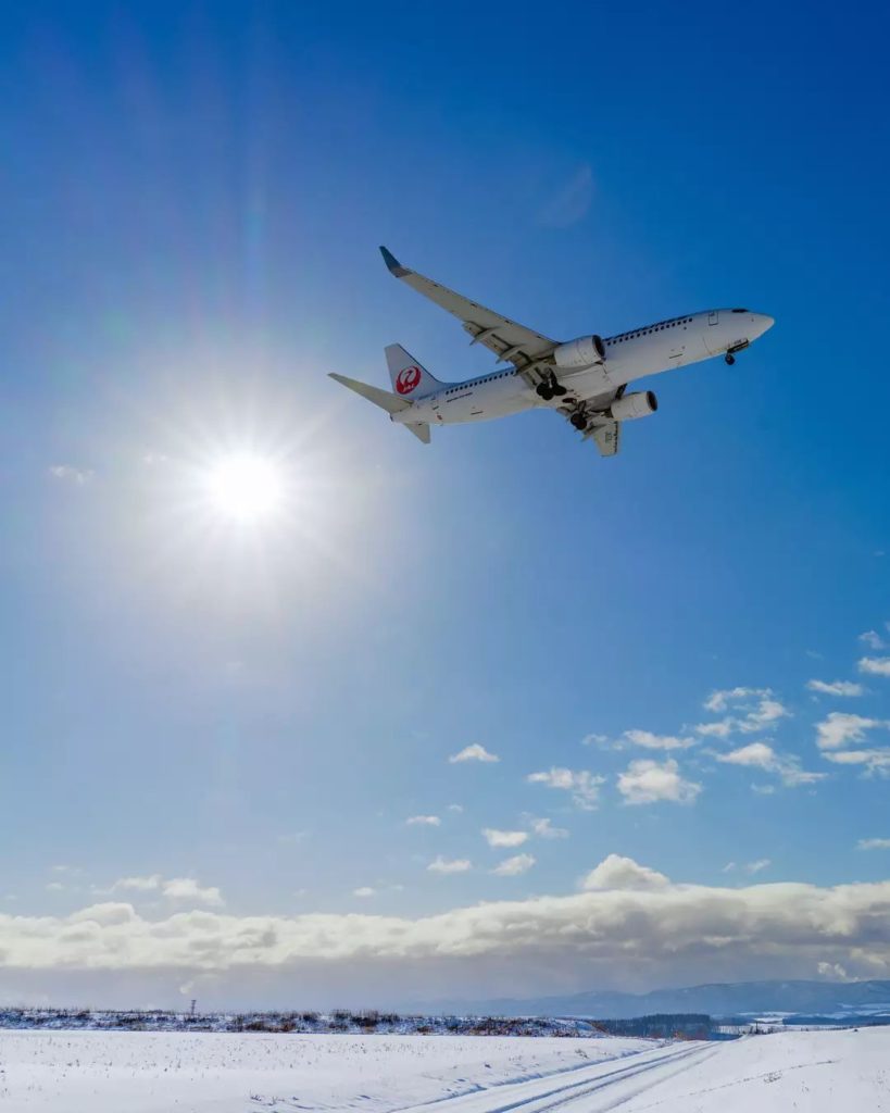 .
雪景色を見ながら気持ちよさそうにお散歩中
#togetherthisfebruary  Soaring through the skies while t...