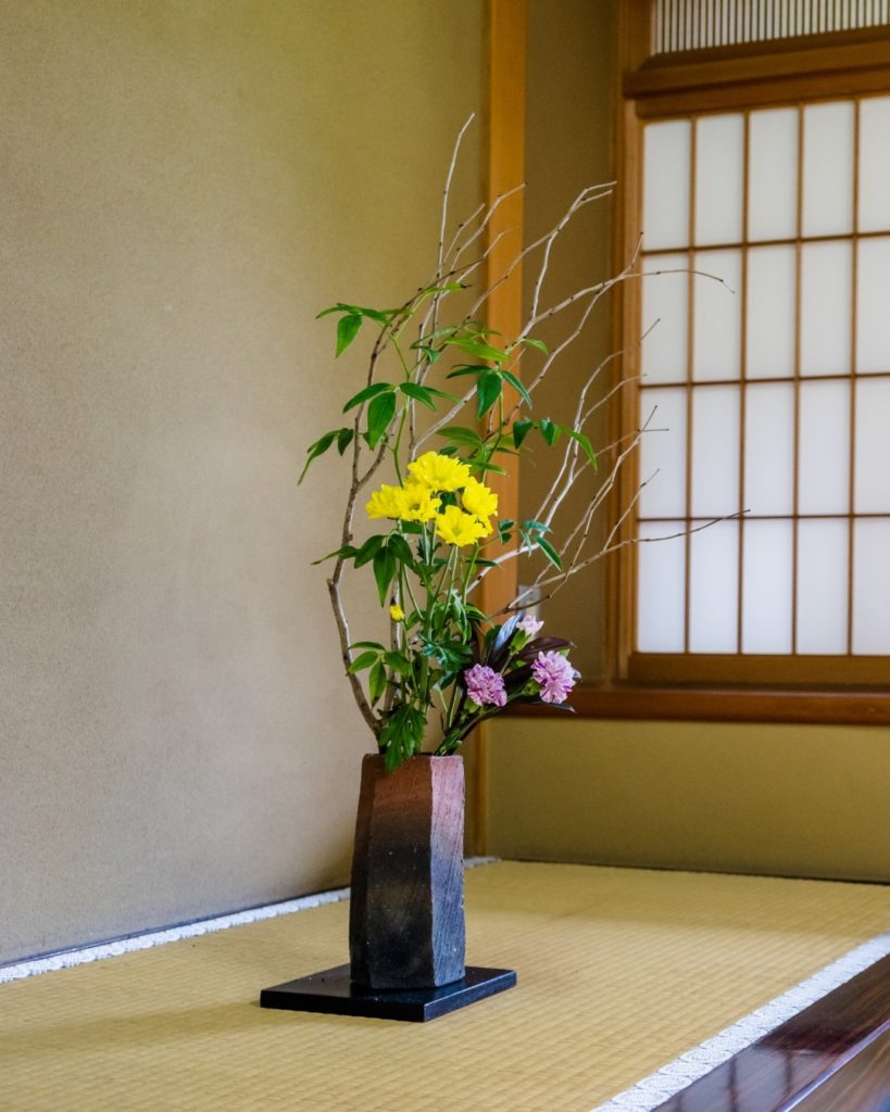 Visit Japan: Flower power, Japan style! Ikebana, or Japanese flower arrangement is an elegant… Flower power, Japan style! Ikebana, or Japanese flower arrangement is an elegant...