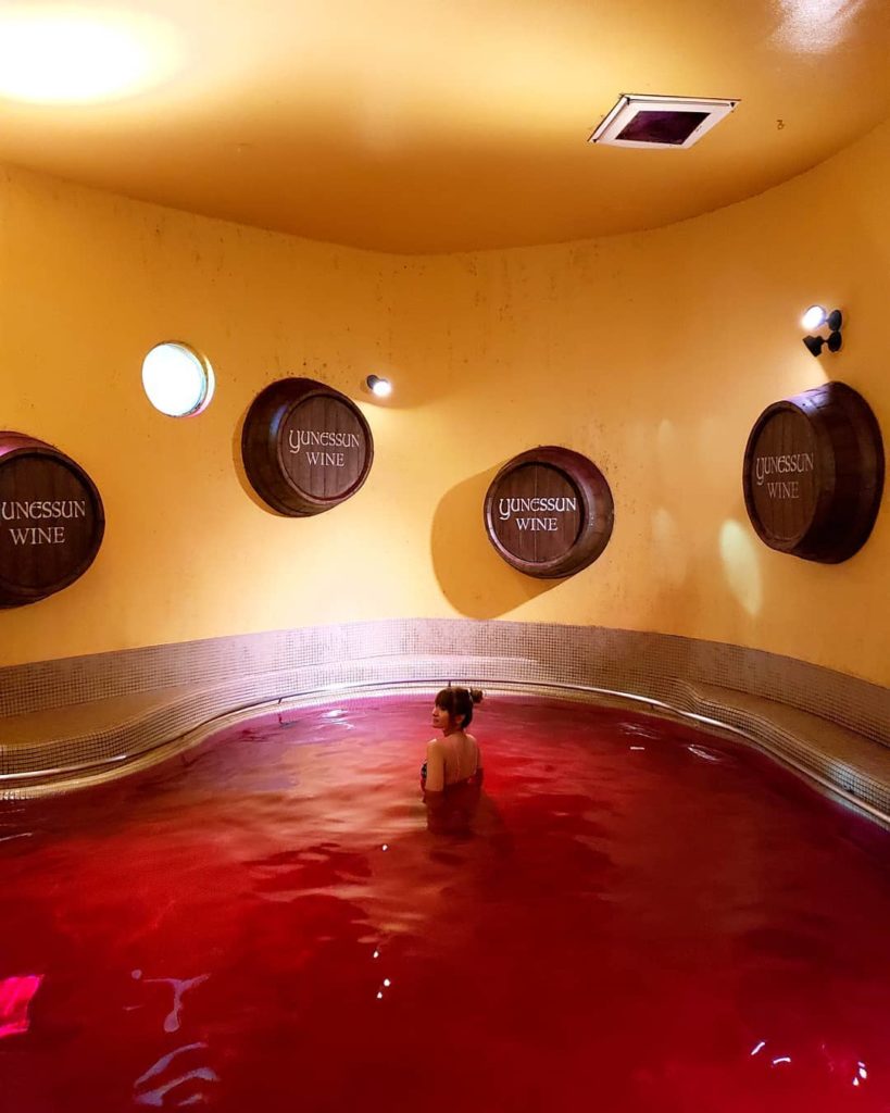 Visit Japan: It’s always five o’clock somewhere and at Yunessun, a spa amusement park in Kana… It's always five o'clock somewhere and at Yunessun, a spa amusement park in Kana...