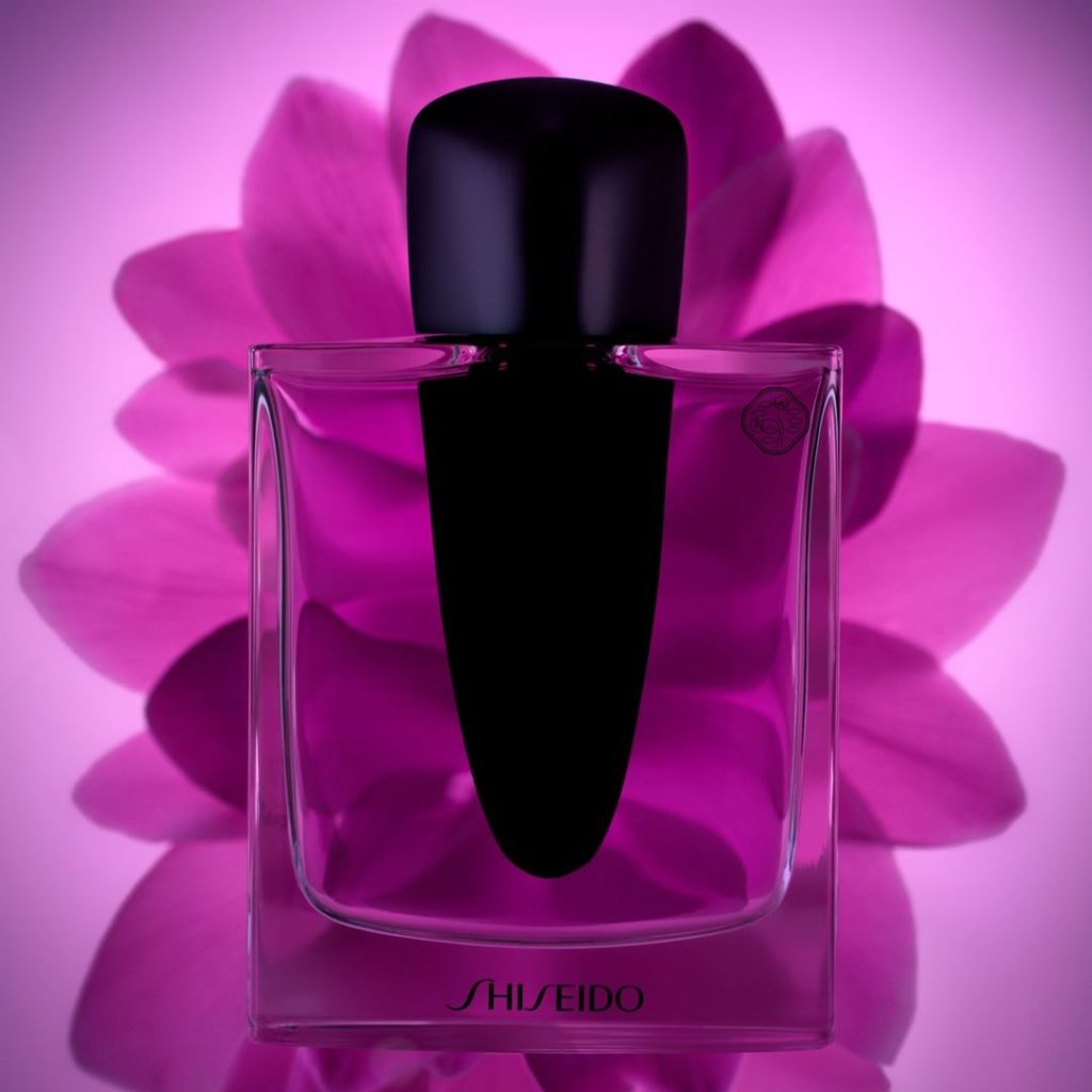 The floral perfume opens up with notes of pomegranate, blooming wisteria and vio...