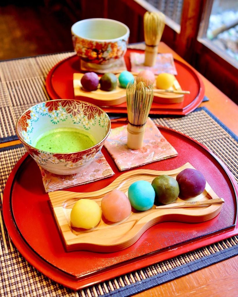 It's tea time!  Sip some freshly-whisked matcha from Inuyama ware (decorative b...