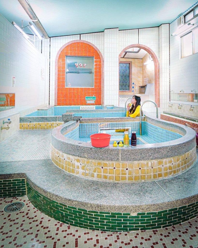 Drinking in an onsen is never recommended, except in this instance!  Let us int...