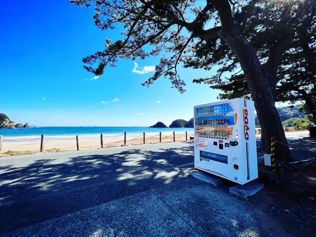 Nothing says Japan like the fact that even a beautiful deserted beach will always have a trusty vending machine nearby