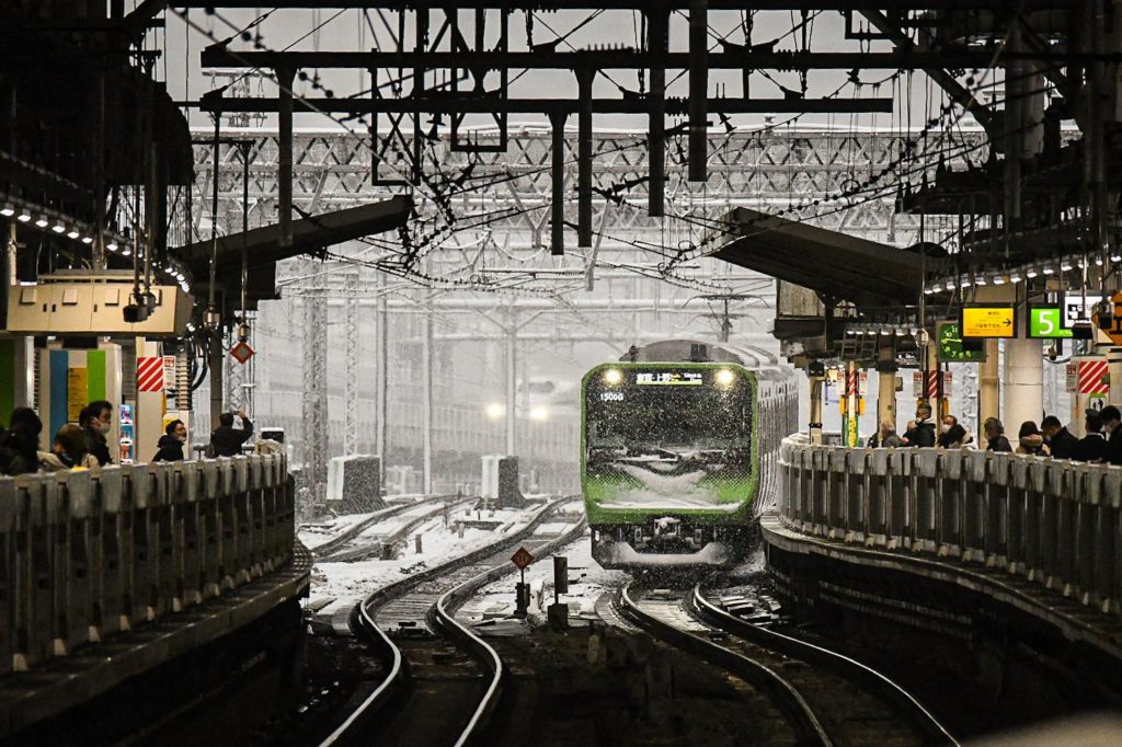 Yamanote plows on through