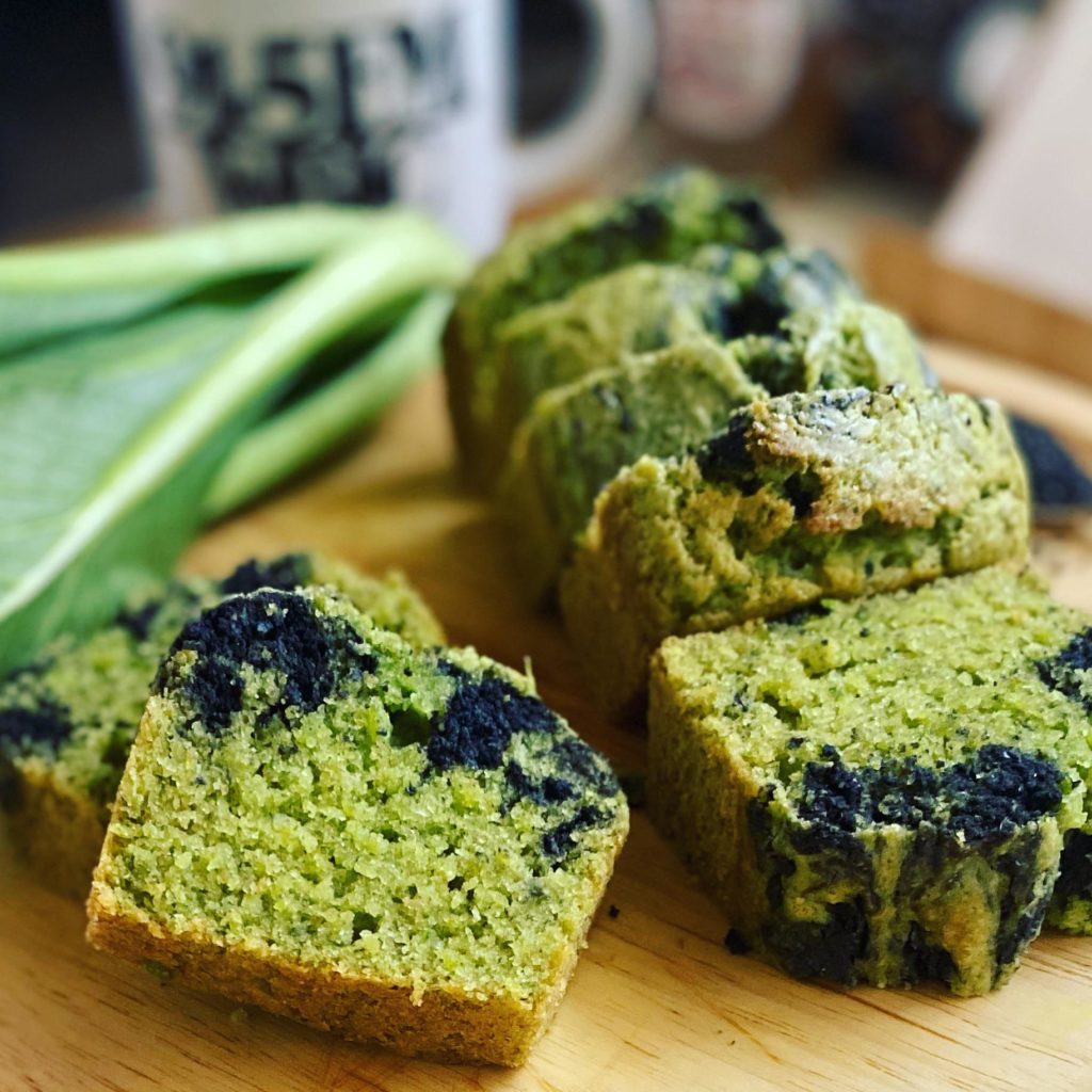 Don’t see much Japanese baking here, so here’s a Komatsuna and black sesame pound cake