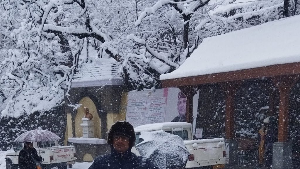 Live Snowfall Mall Road Shimla 4 Feb #shimla #snowfall