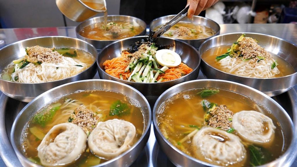 하루 1000그릇! 줄서서 먹는 서문시장 국수 맛집 BEST 4 몰아보기 / Korean traditional noodles / korean street food 하루 1000그릇! 줄서서 먹는 서문시장 국수 맛집 BEST 4 몰아보기 / Korean traditional noodles / korean street food