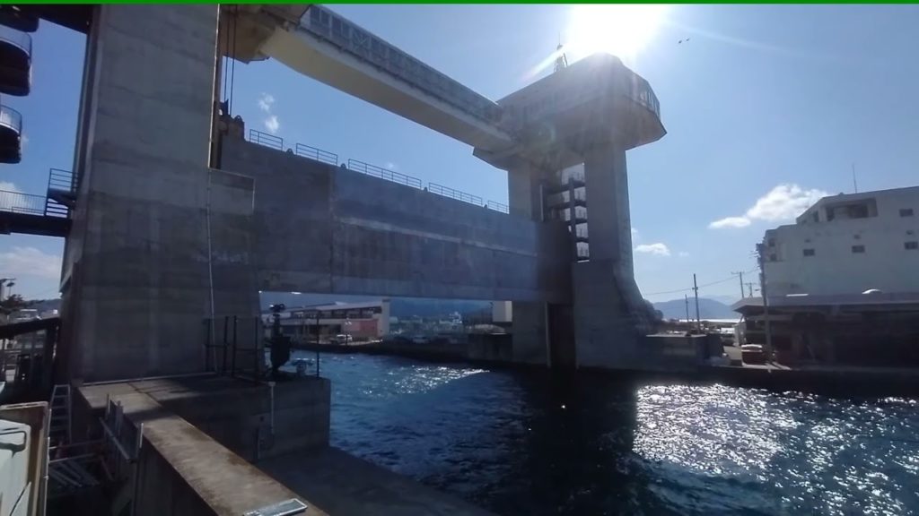 沼津港航路水門「びゅうお」が目に見えて動く日　静岡県沼津市
