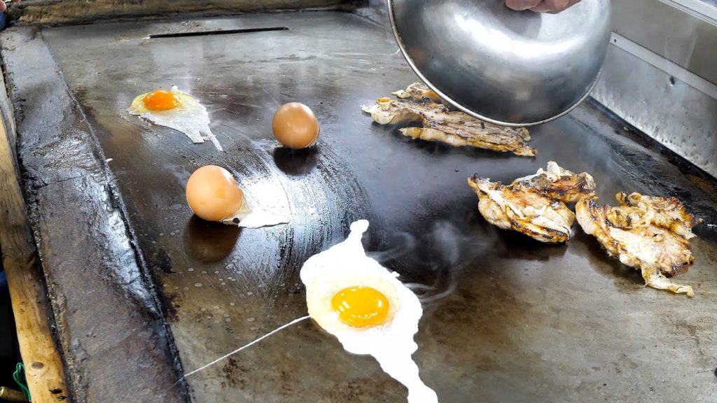 何この鉄板？！常連さんを虜にした驚愕の反り返り鉄板焼きで食堂呑み丨Amazing Skill! Teppanyaki Egg Master / Japanese Food
