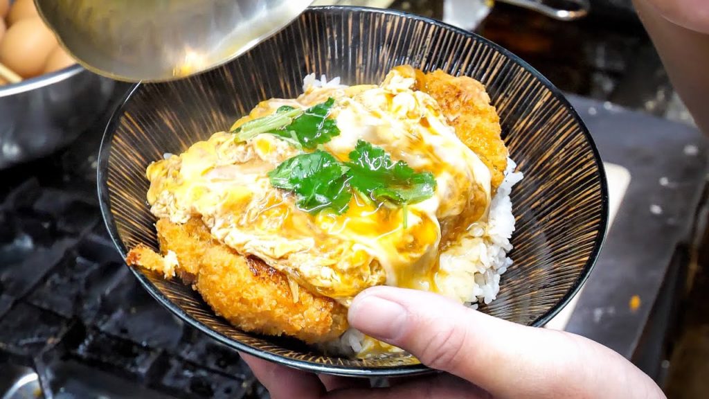 カツ丼！カレーうどん！胃袋をガッチリ掴まれた名物グルメ満載の駅前うどん店丨INCREDIBLE JAPANESE FOOD