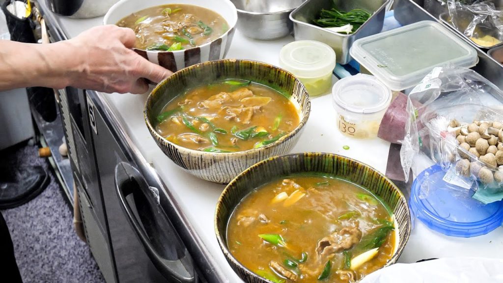地元民を虜にした手打ちうどん職人の絶品カレーうどんと熱々天ぷら丨Udon Noodles in Osaka