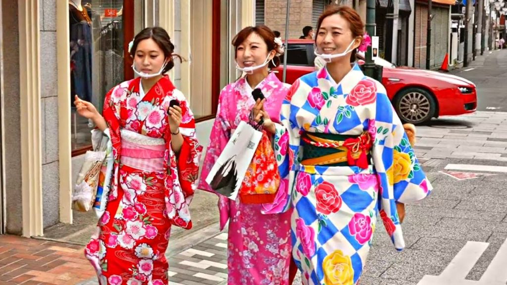 3 Japanese Girls Talking about Their personal Life