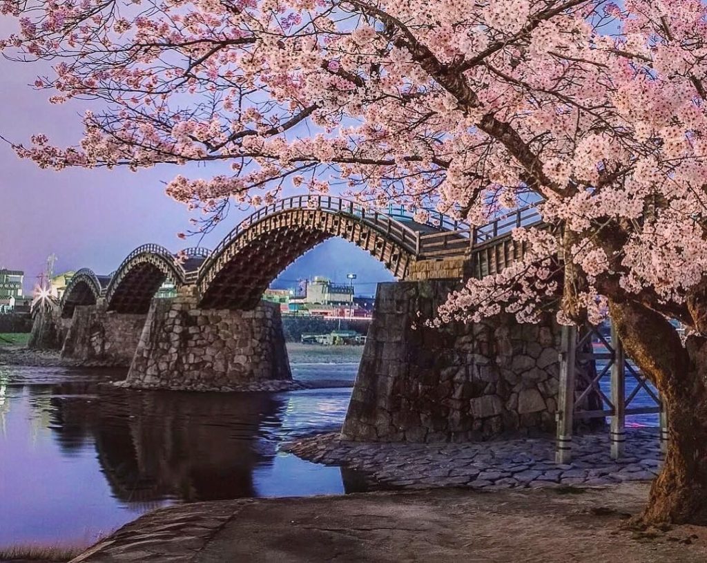 Visit Japan: Would you like to stroll up and down this bridge?
Walking along the uniquely st… Would you like to stroll up and down this bridge?
Walking along the uniquely st...