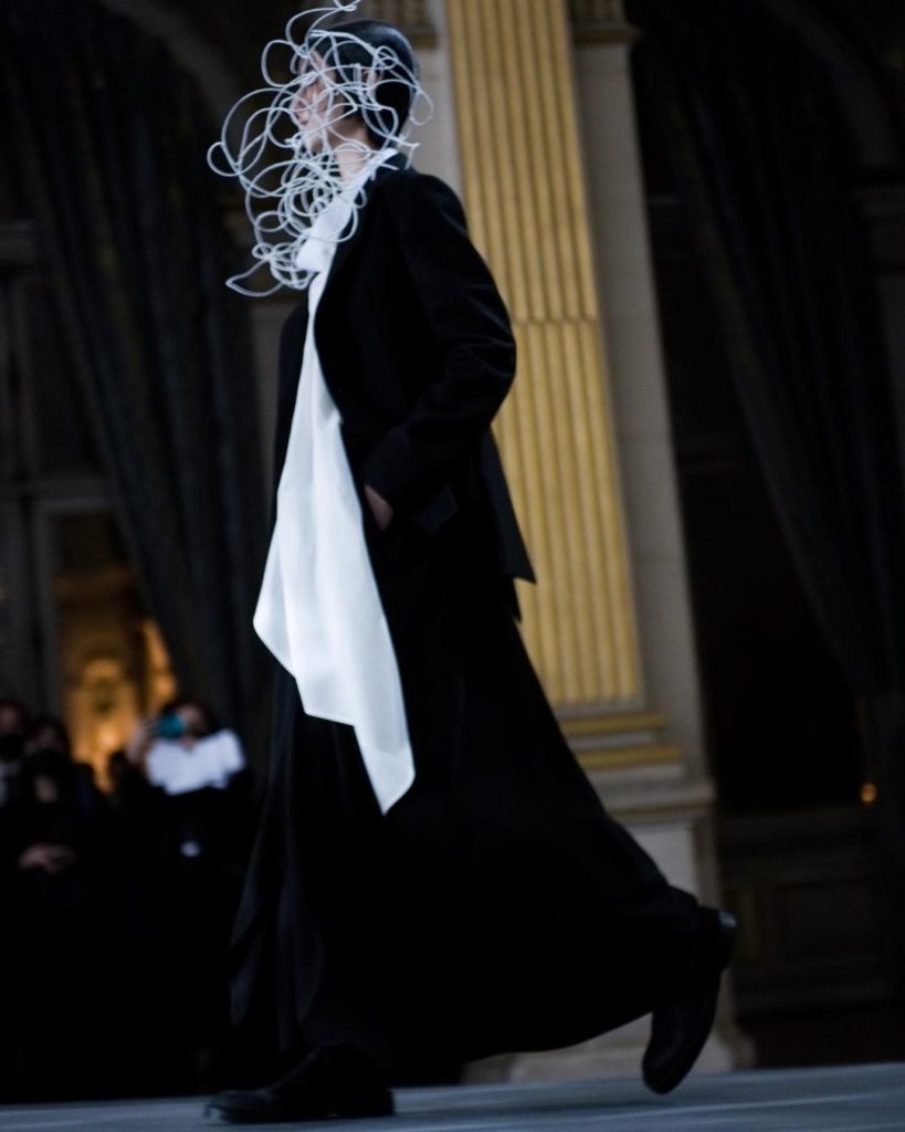 Yohji Yamamoto Autumn/Winter 2022-23 show  Photo backstage by @elise_toide  #Yo...