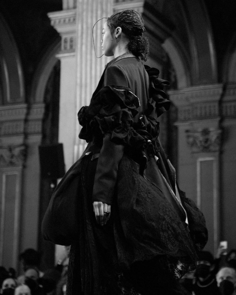 Yohji Yamamoto Autumn/Winter 2022-23 show  Photo backstage by @elise_toide  #Yo...