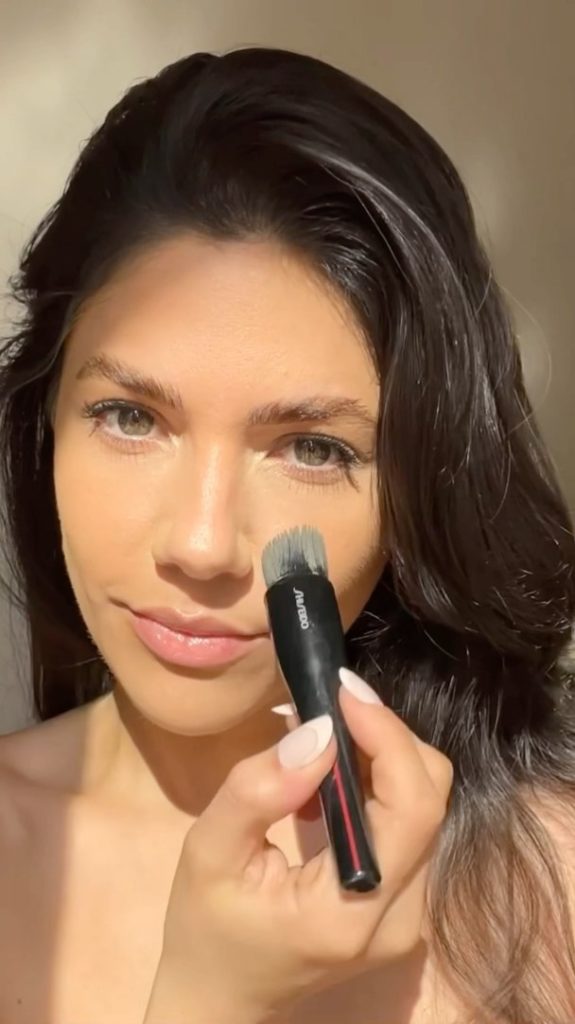 SHISEIDO: Highlight. Contour. Conceal. @silkonme shows you how using two shades of SYNCHRO… Highlight. Contour. Conceal. @silkonme shows you how using two shades of SYNCHRO...