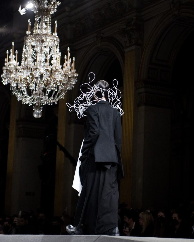 Yohji Yamamoto Autumn/Winter 2022-23 show  Photo backstage by @elise_toide  #Yo...