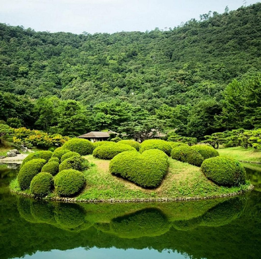 Can you find the heart? 
Ritsurin Park in Kagawa Prefecture displays some except...